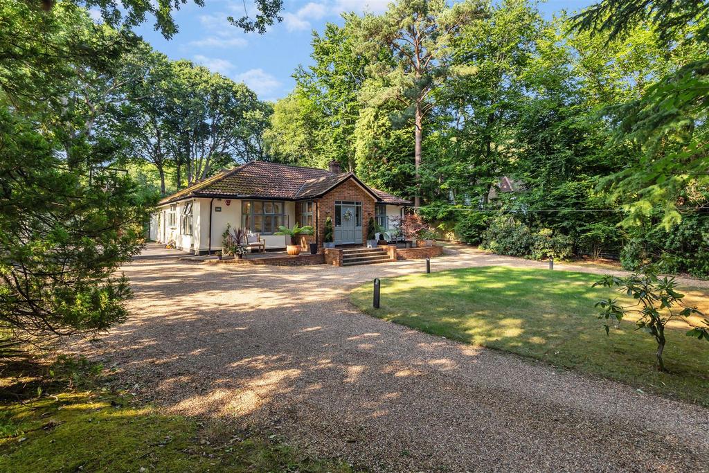 Desborough Drive, Tewin 5 bed detached house for sale £1,150,000