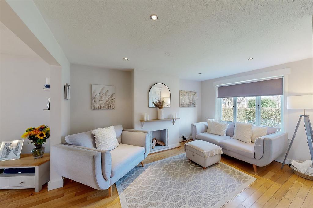 Oakbank Road, Perth 3 bed detached house £257,500