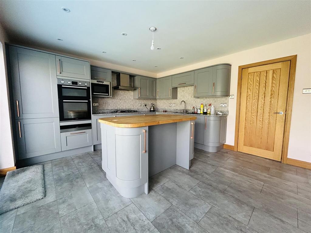 CCEE0 D89-7363-4 D1 F-8 F76-F3 D485182705.jpeg