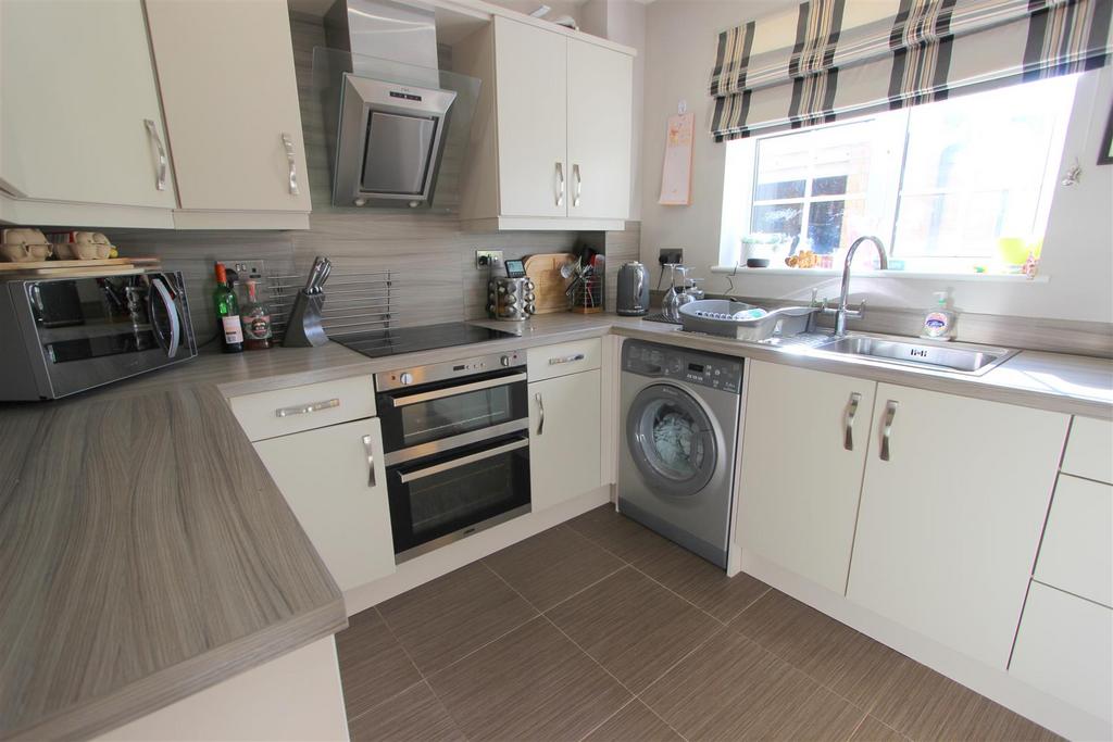 Southwell Green, Darlington 3 bed detached house £895 pcm (£207 pw)