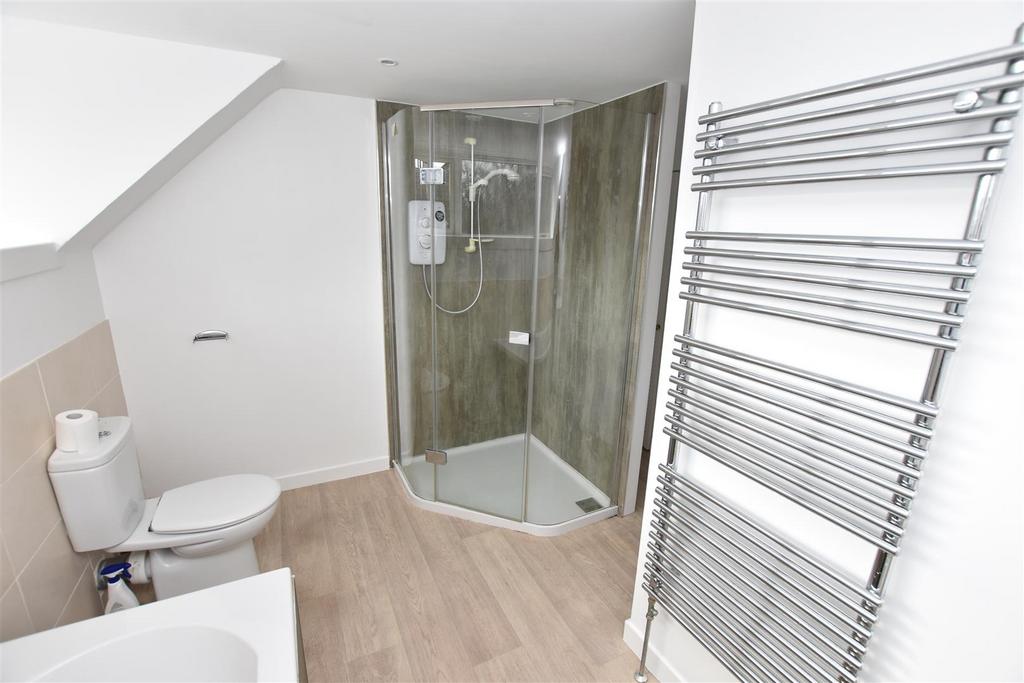Bathroom (2).jpg