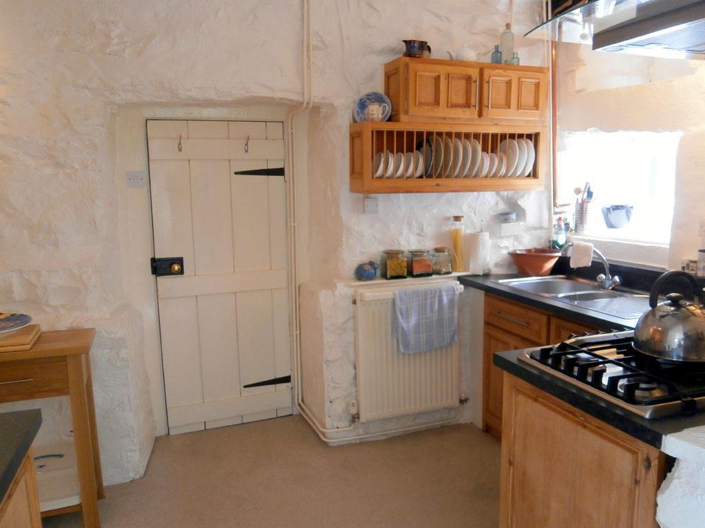 Kitchen 5.jpg