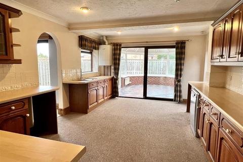5 bedroom detached bungalow for sale - The Orchards, Market Weighton