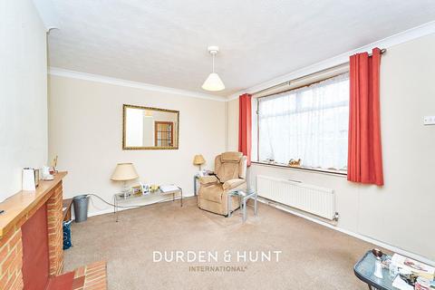 2 bedroom end of terrace house for sale - Barrington Road, Loughton, IG10