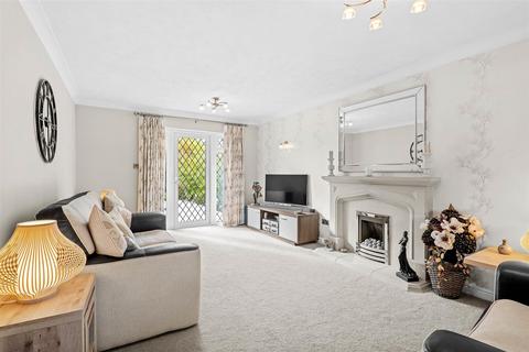 2 Andrews Drive, Evesham, WR11 2JN