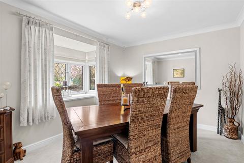2 Andrews Drive, Evesham, WR11 2JN