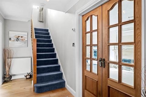 2 Andrews Drive, Evesham, WR11 2JN