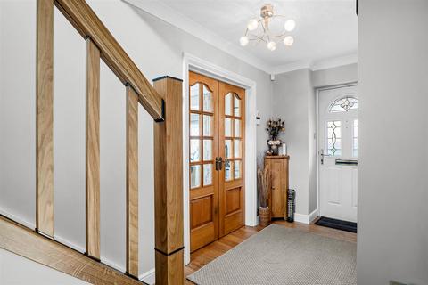 2 Andrews Drive, Evesham, WR11 2JN