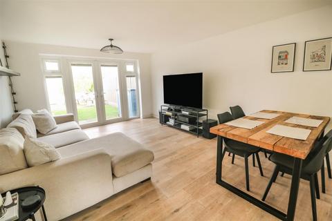 20 Bynghams, Harlow, CM19 5NR