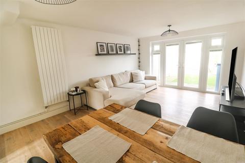 20 Bynghams, Harlow, CM19 5NR