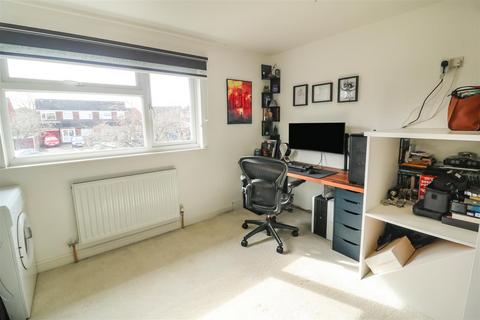 20 Bynghams, Harlow, CM19 5NR