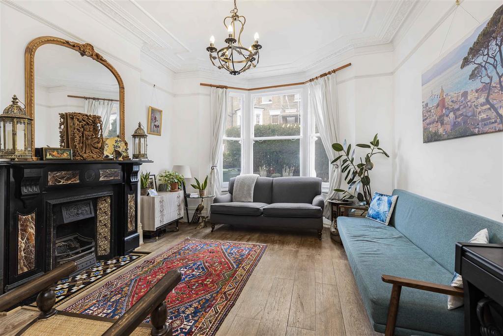 Estelle Road, South End Green NW3 3 bed flat £3,142 pcm (£725 pw)