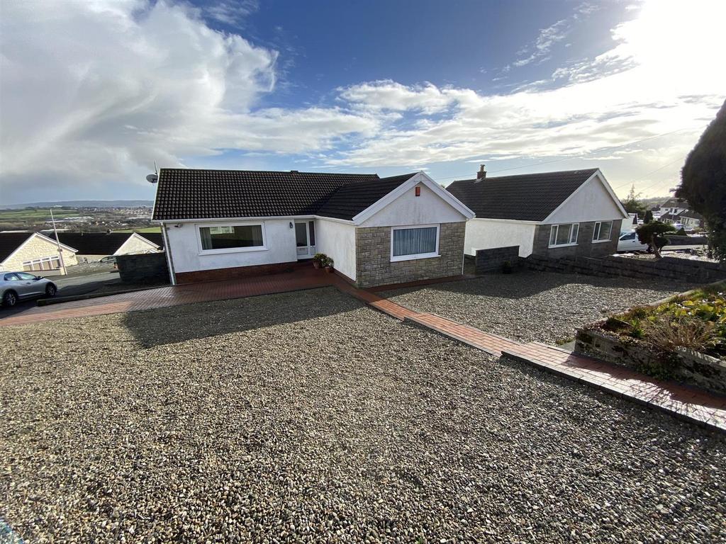 Tree Tops, Swiss Valley, Llanelli 3 bed detached bungalow £269,995