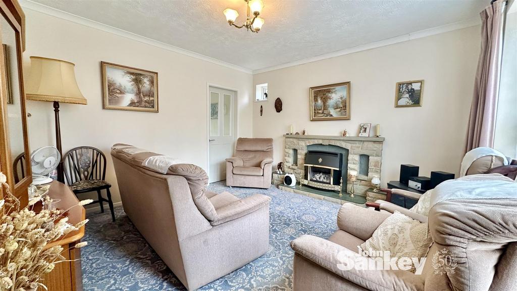 Southwell Road East, Rainworth, Mansfield 3 bed detached house for sale