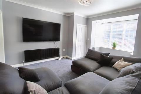 2 bedroom terraced house for sale - Knowle Avenue, Moldgreen, Huddersfield, HD5 8BQ