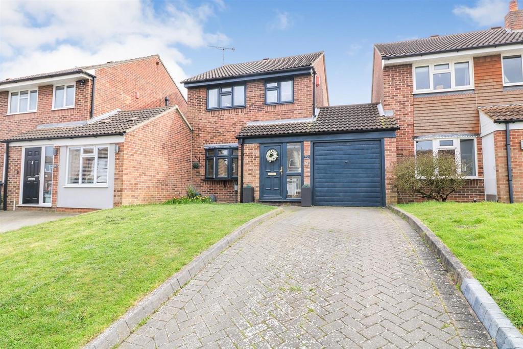 Boleyn Way, Boreham, Chelmsford 3 bed link detached house for sale £