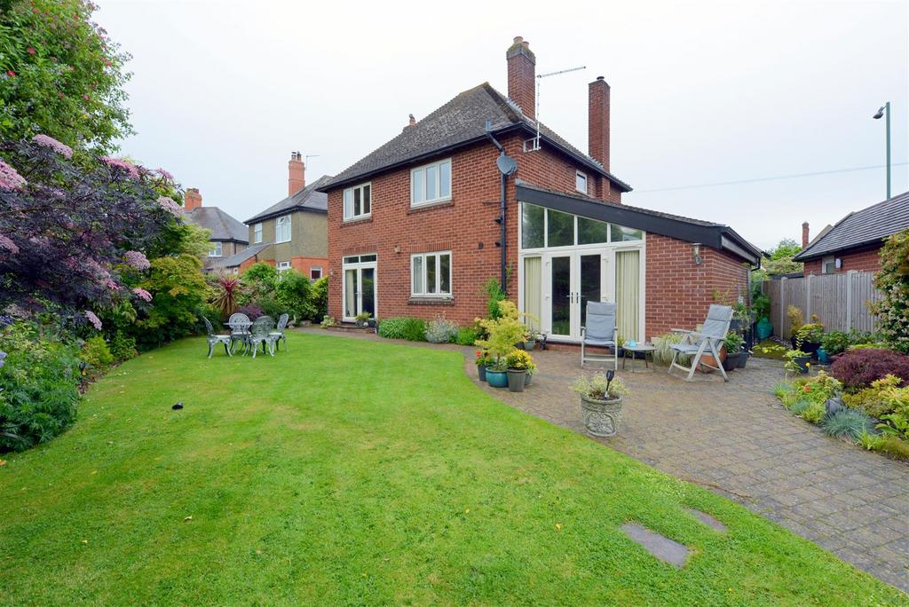 Shelton Road, Copthorne, Shrewsbury 4 bed detached house £550,000