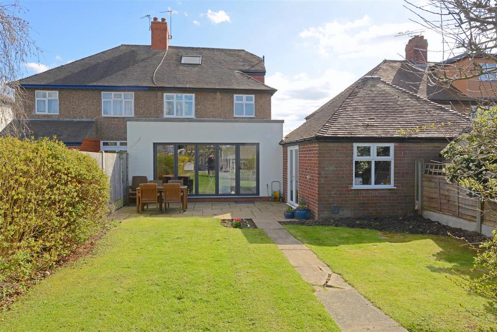 Mytton Oak Road, Copthorne, Shrewsbury 4 bed semidetached house £475,000