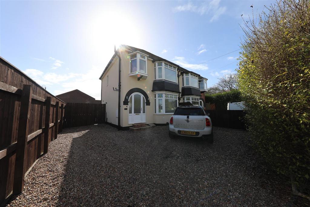 Boothferry Road, Hessle 3 bed semidetached house for sale £240,000