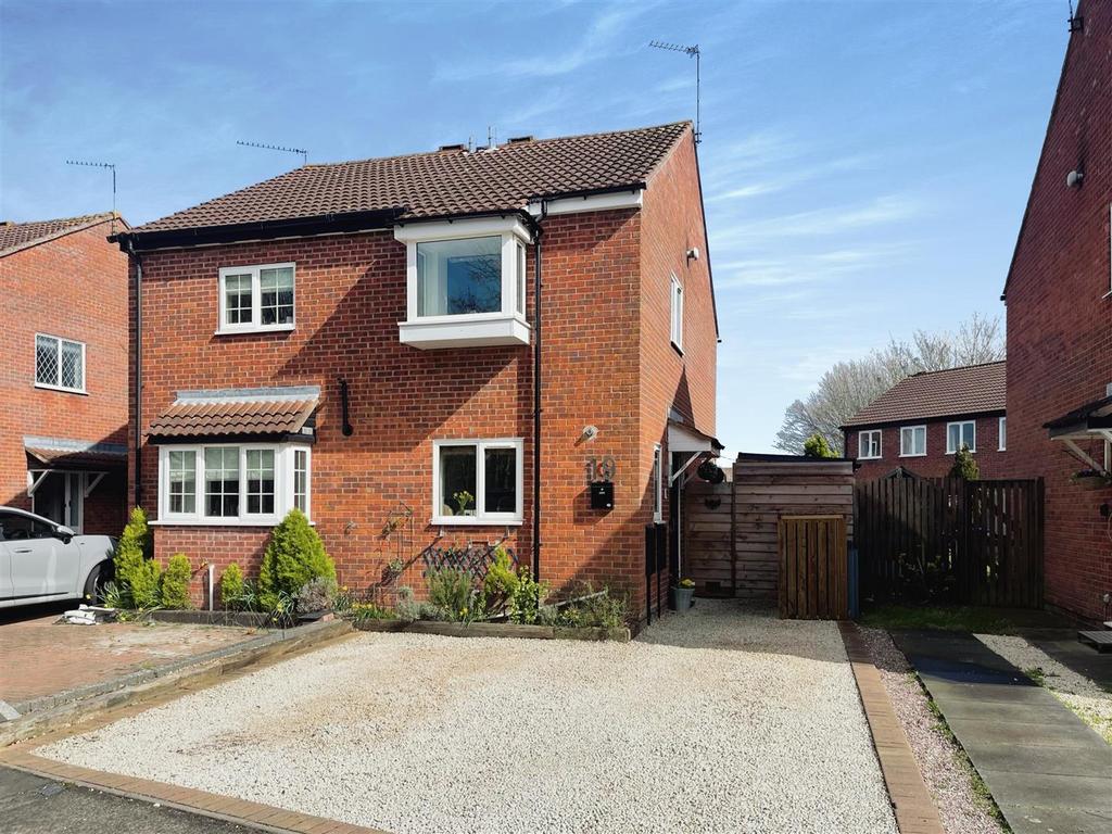Calder Walk, Leamington Spa 2 bed semidetached house for sale £245,000