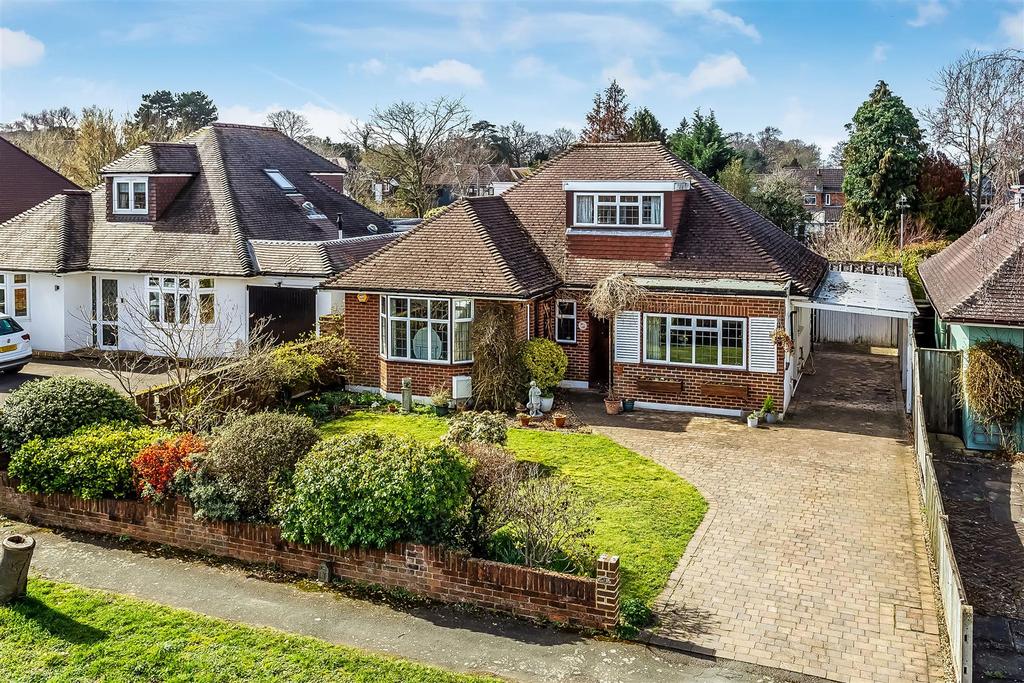 WEST FARM AVENUE, ASHTEAD KT21 4 bed detached bungalow for sale £825,000