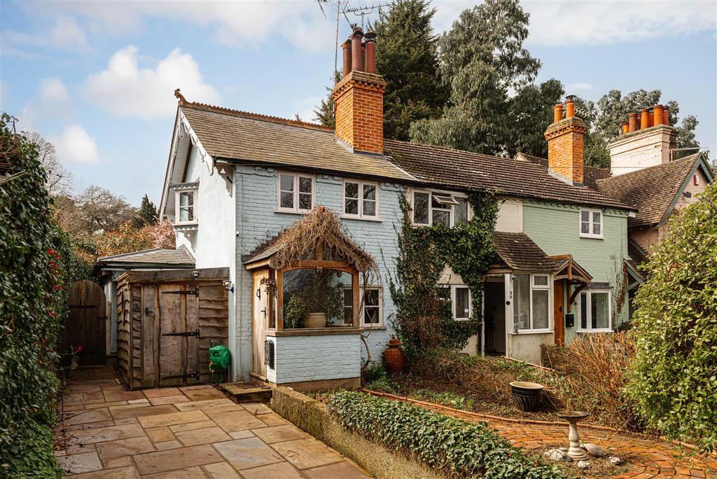 Little Common Lane, Bletchingley, Redhill 2 bed house for sale £475,000