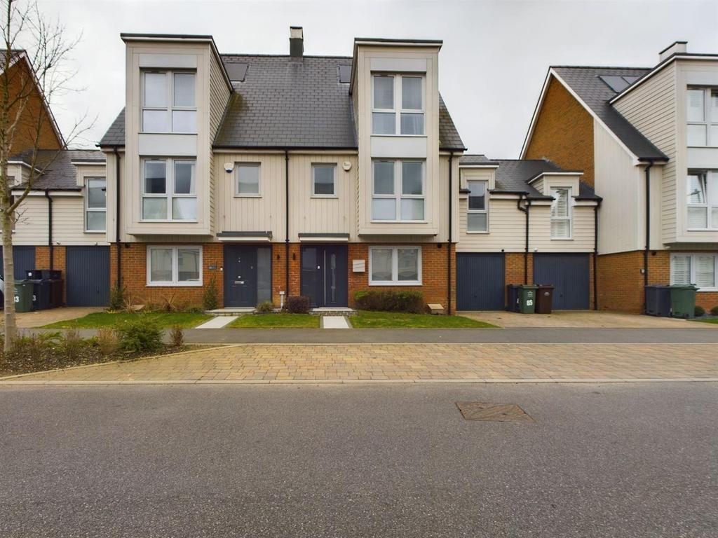 Castleridge Drive, Greenhithe 4 bed house for sale £640,000