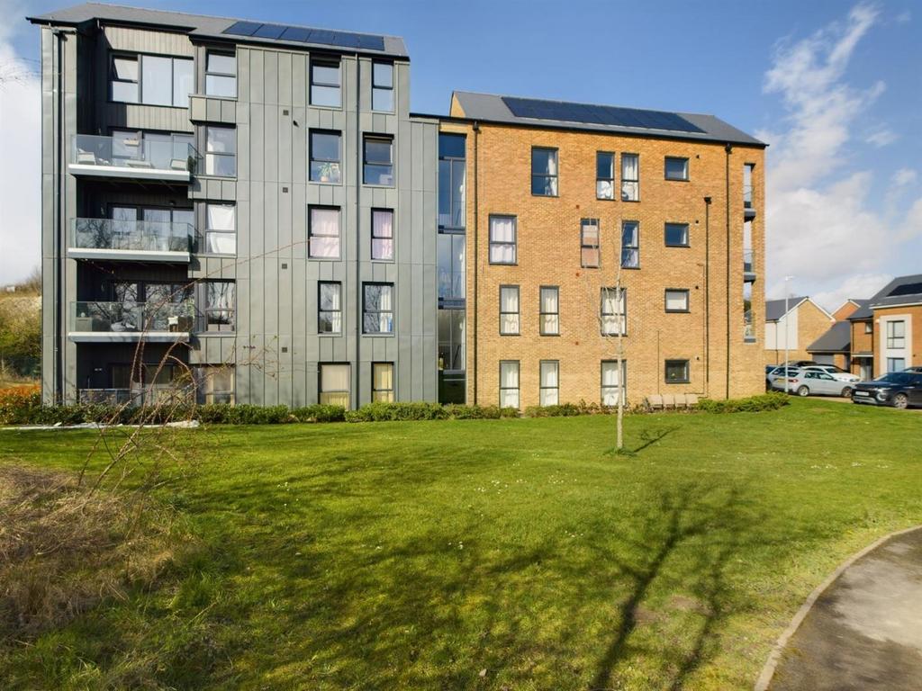 Havelock Drive, St Clements Lakes, 3 bed flat £425,000