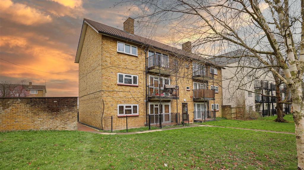 Longlands, Hemel Hempstead, HP2 2 bed apartment for sale £225,000