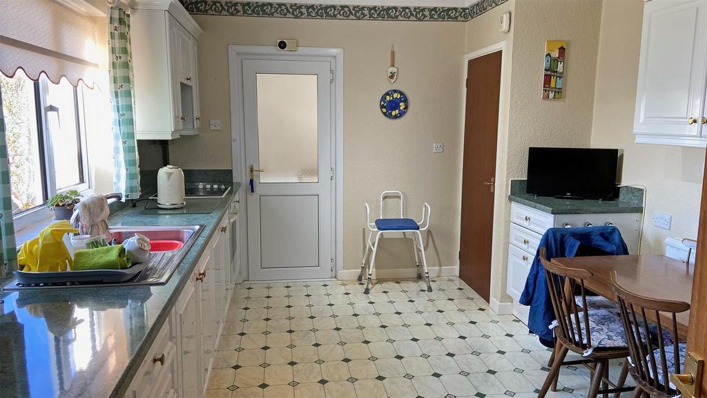 Kitchen/ dining room