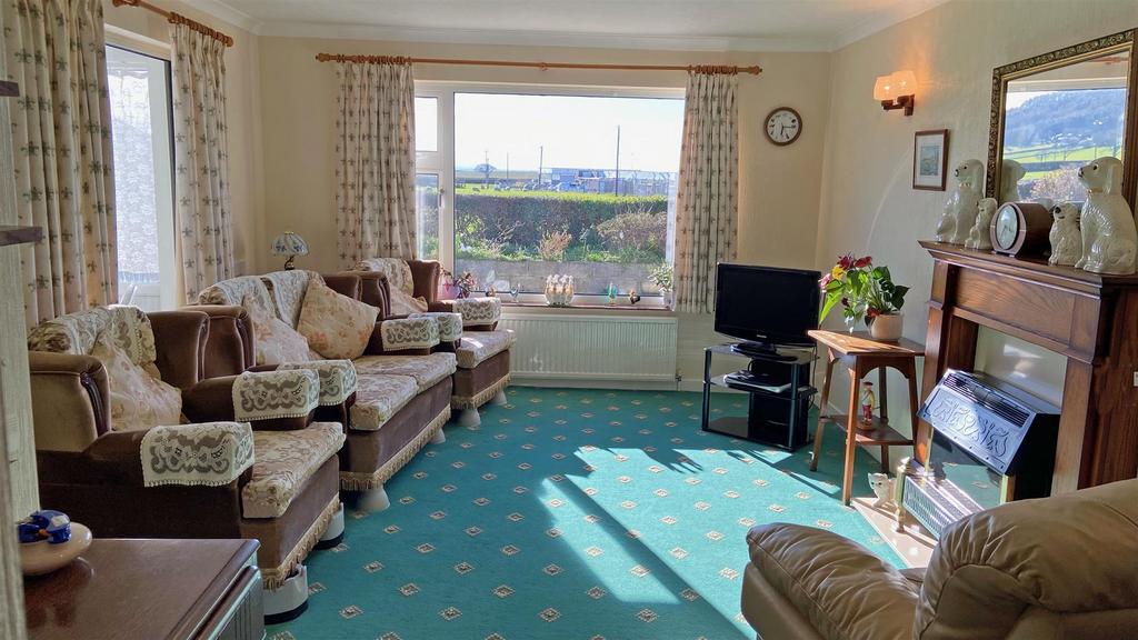 Secondary lounge