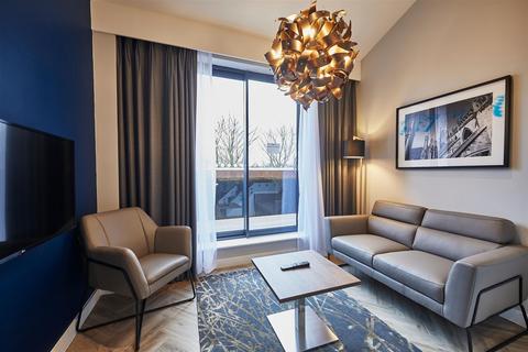 undefined, Roomzzz Aparthotel, York City