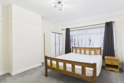 3 bedroom end of terrace house to rent, Lynmouth Place, Newcastle Upon Tyne