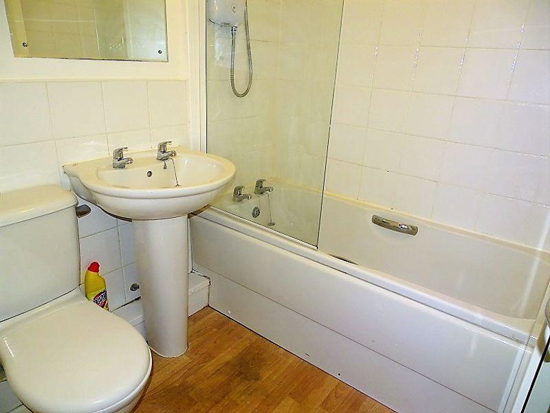 Holland House Road, Preston PR5 2 bed apartment £650 pcm (£150 pw)