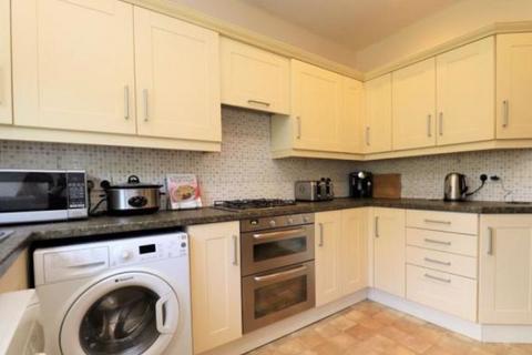 3 bedroom semi-detached house to rent, Bishopsway, Preston PR1