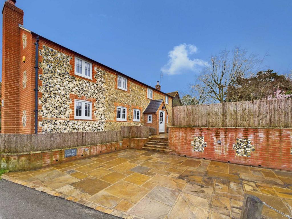 Crowell, Chinnor OX39 3 bed country house for sale £700,000