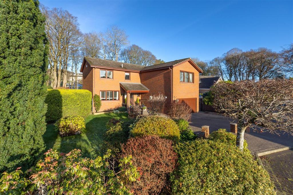 Hunter Grove, Bathgate 4 bed detached house £375,000