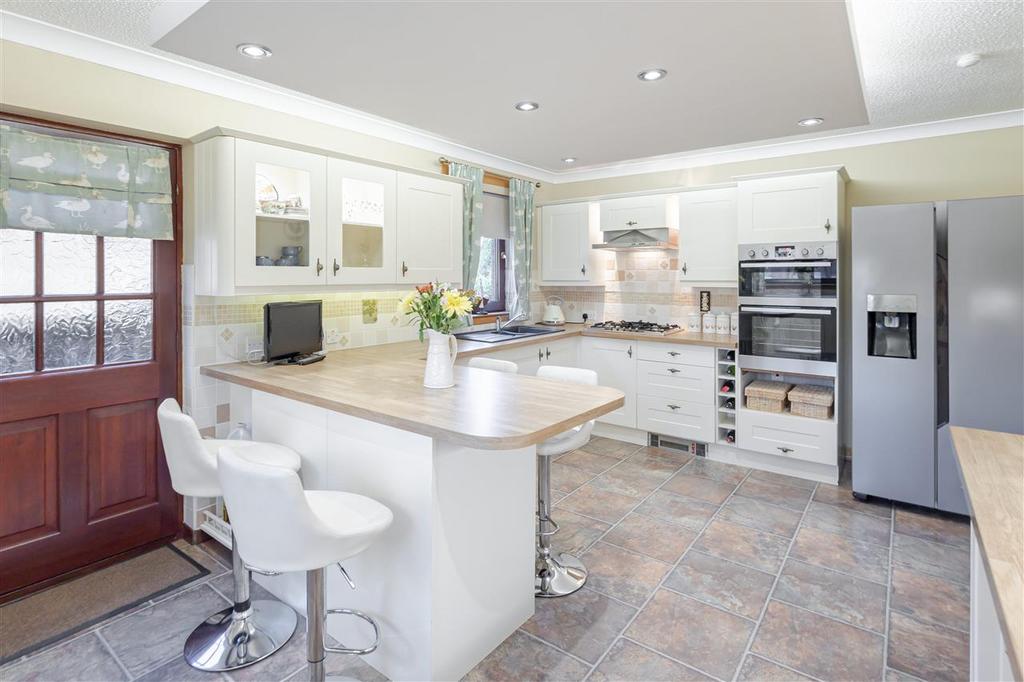 Hunter Grove, Bathgate 4 bed detached house £375,000