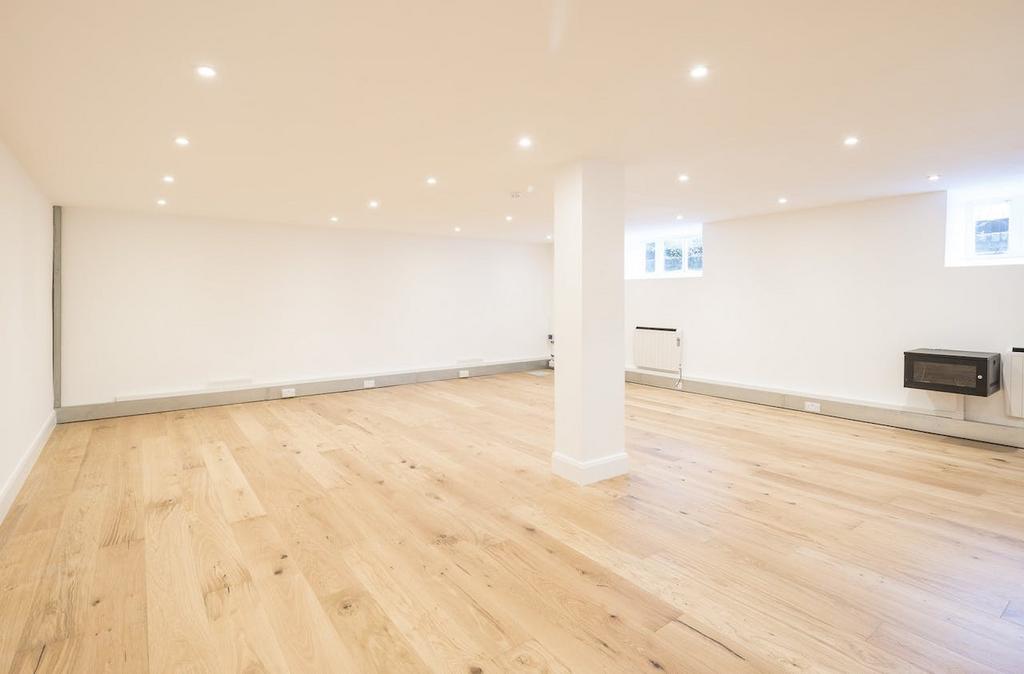 UNIT 32 B WATERSIDE 1.jpg