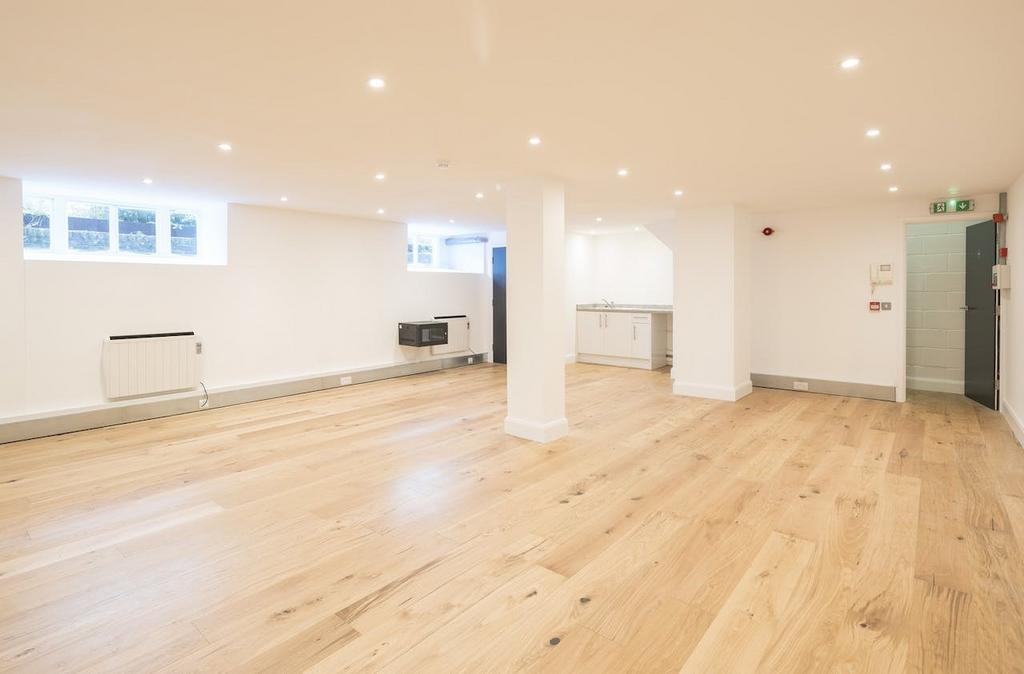 UNIT 32 B WATERSIDE 2.jpg