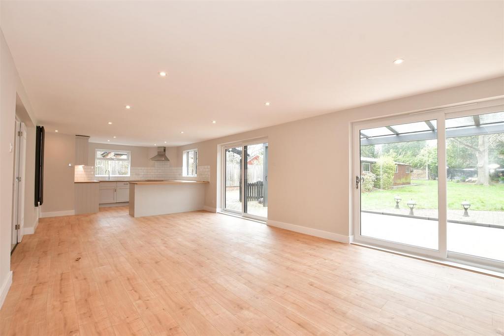 Theobalds Road, Burgess Hill, West Sussex 5 bed detached house for sale