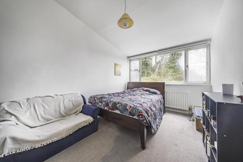 16 Shepherds Close, London, N6 5AG