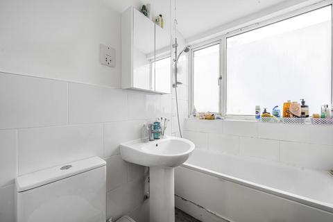 16 Shepherds Close, London, N6 5AG