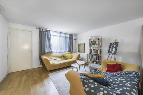16 Shepherds Close, London, N6 5AG