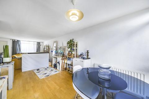 16 Shepherds Close, London, N6 5AG