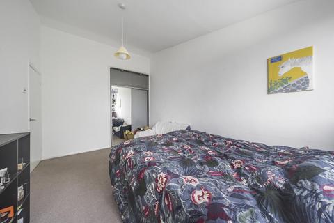 16 Shepherds Close, London, N6 5AG