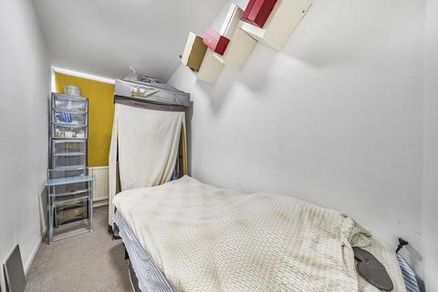 16 Shepherds Close, London, N6 5AG