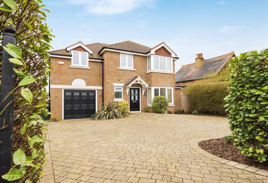 Green Lane, Shepperton, Surrey, TW17 5 bed detached house - £1,000,000