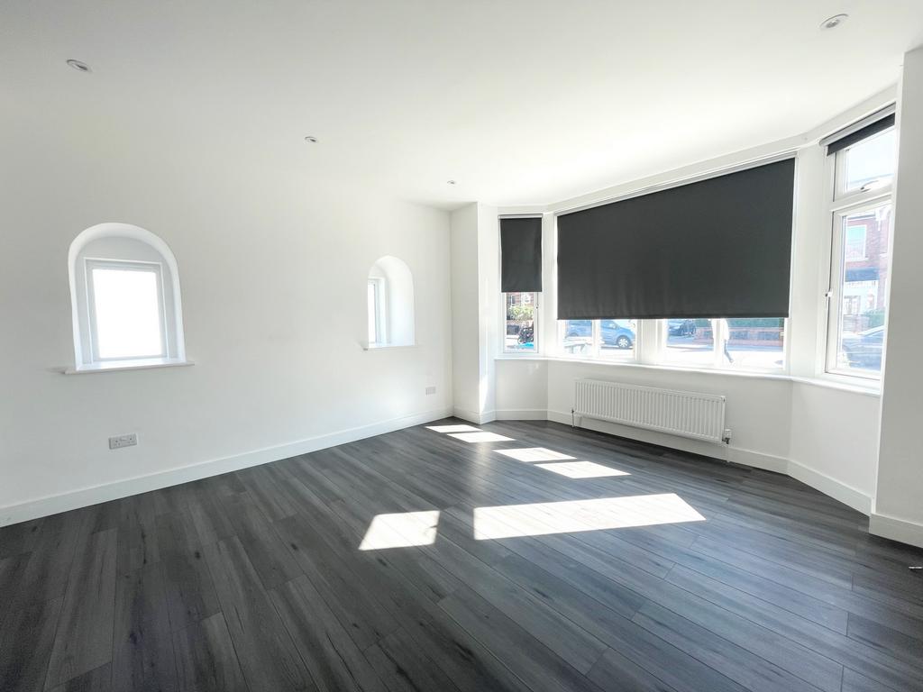 Anson Road, Cricklewood, NW2 3 bed flat £3,098 pcm (£715 pw)