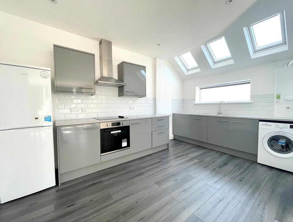 Anson Road, Cricklewood, NW2 3 bed flat £3,098 pcm (£715 pw)
